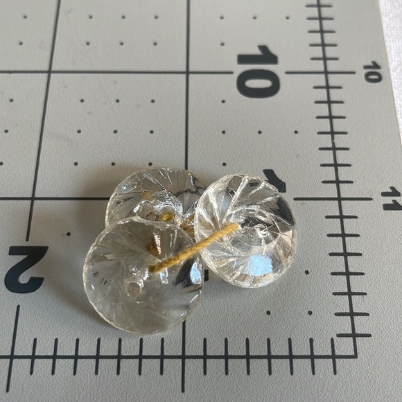 Assortment of vintage clear glass and plastic buttons - Picture 7 of 16